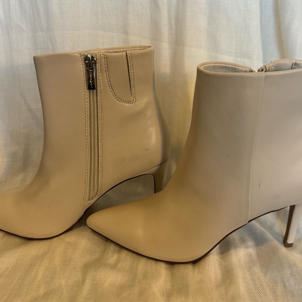 STEVEN white heeled booties